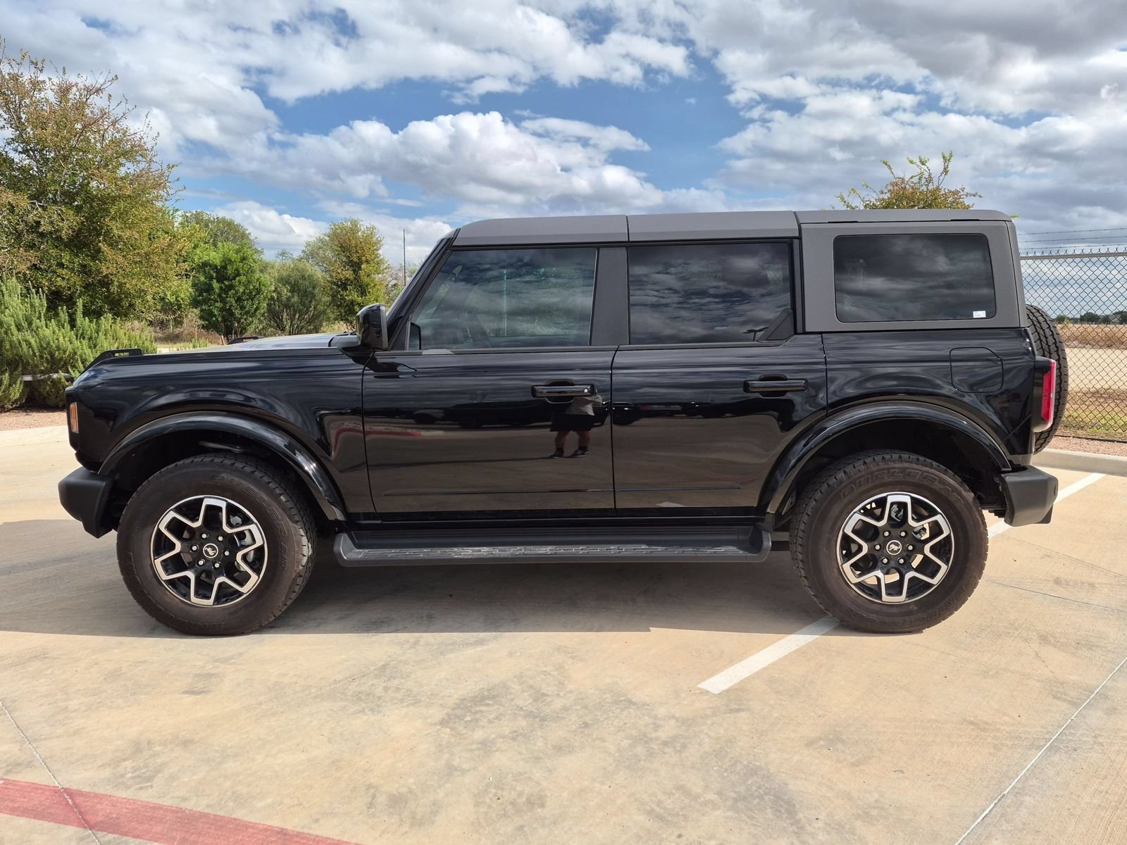 Used 2025 Ford Bronco Outer Banks AWD/4WD image 6