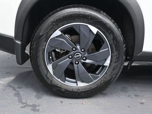 New 2025 Nissan Rogue SV image 9