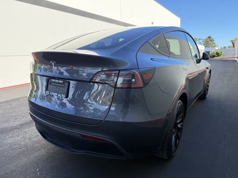 Used 2023 Tesla Model Y AWD image 3