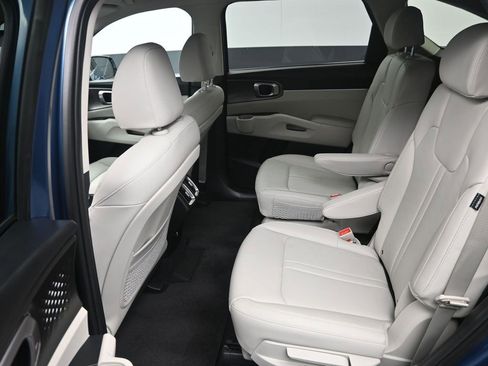 New 2025 Kia Sorento EX image 31