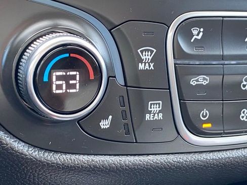 Used 2020 Chevrolet Equinox LT w/ Driver Convenience Package FWD image 18