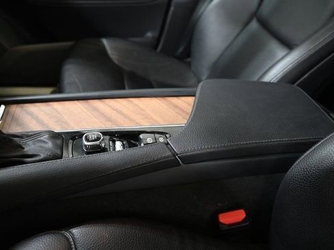 Used 2021 Volvo XC90 T6 Momentum w/ Protection Package Premier image 24