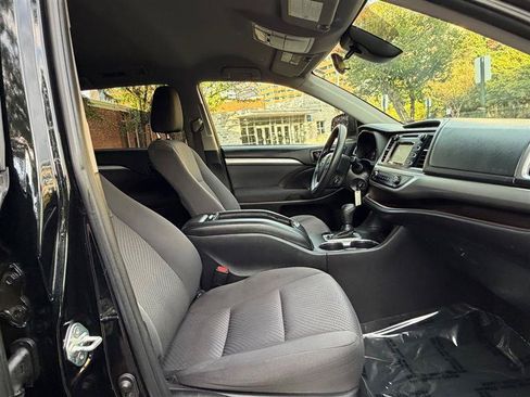 Used 2019 Toyota Highlander LE AWD/4WD image 31