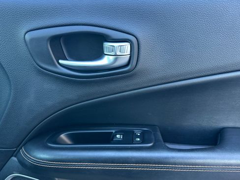 Used 2018 Jeep Compass Limited w/ Navigation Group image 21