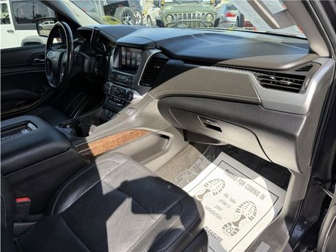 Used 2017 Chevrolet Suburban LT image 35