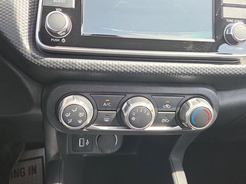 Used 2025 Nissan Kicks Play S FWD image 27