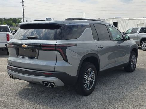 Used 2024 Chevrolet Traverse LT FWD image 5