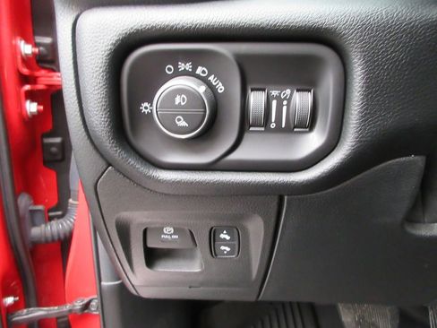 Used 2021 RAM 1500 Laramie image 27