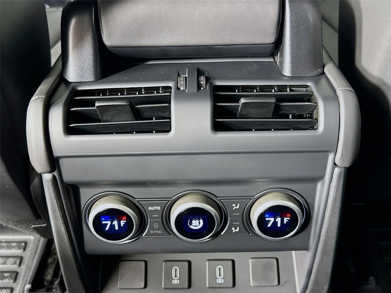 New 2026 Land Rover Defender 110 X-Dynamic SE AWD/4WD image 27