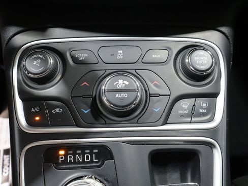Used 2015 Chrysler 200 Limited w/ Convenience Group FWD image 30