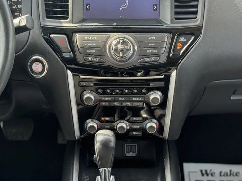 Used 2018 Nissan Pathfinder SV image 14