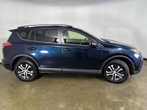 Used 2017 Toyota RAV4 LE w/ Carpet Mat Package AWD/4WD image 8
