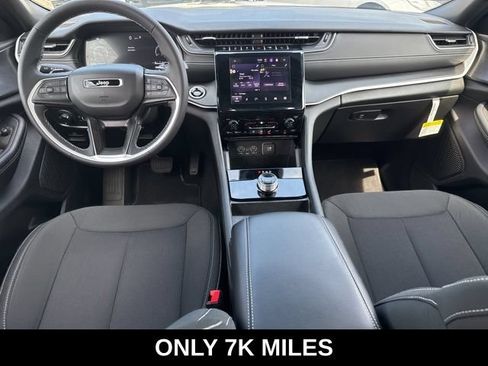 Used 2025 Jeep Grand Cherokee Laredo X AWD/4WD image 4