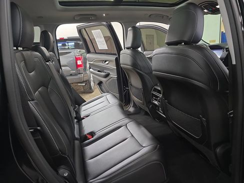 Certified 2023 Jeep Grand Cherokee Limited AWD/4WD image 11