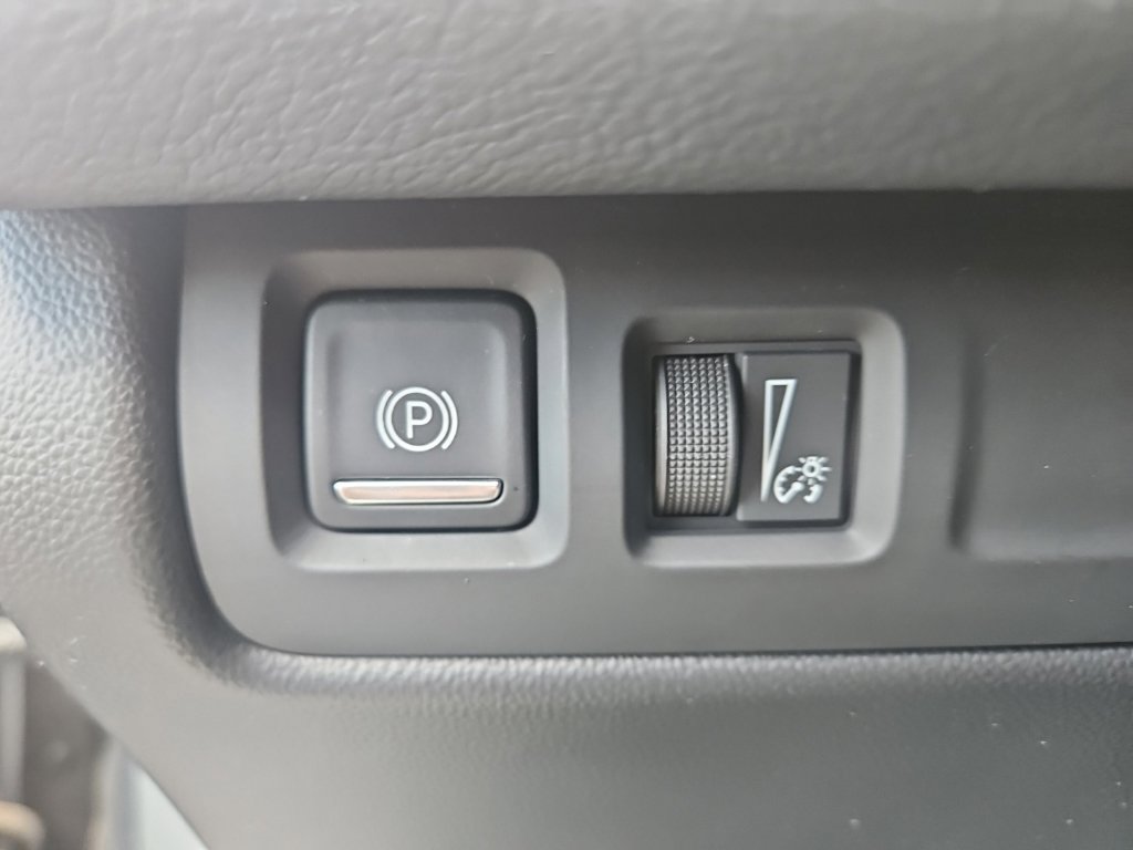 Used 2025 Cadillac XT4 Premium Luxury AWD/4WD image 13