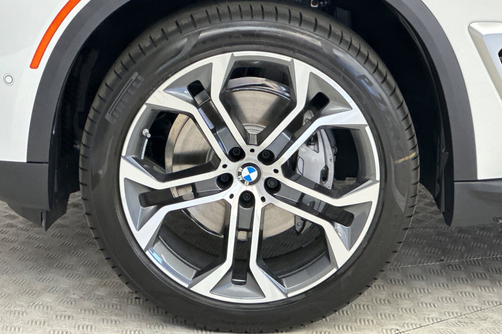 New 2026 BMW X5 sDrive40i w/ Parking Assistance Package RWD image 13