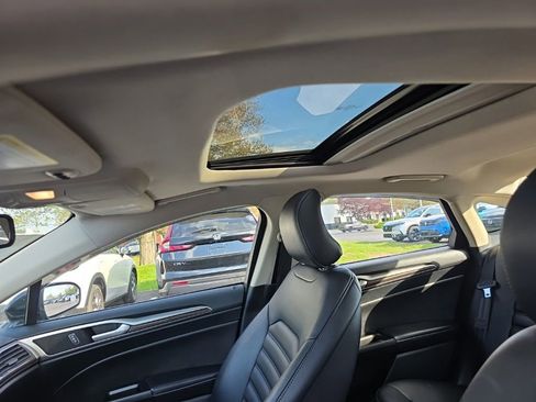 Used 2019 Ford Fusion SEL FWD image 22