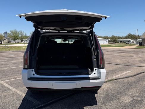Used 2019 Cadillac Escalade ESV Luxury AWD/4WD image 5