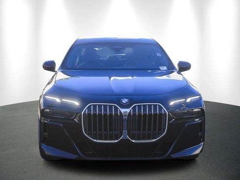 Certified 2025 BMW 740i image 2