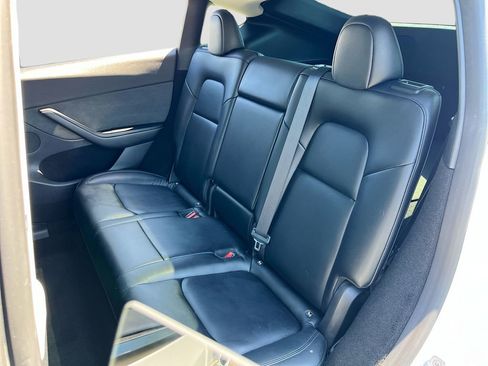 Used 2023 Tesla Model Y Long Range AWD/4WD image 23