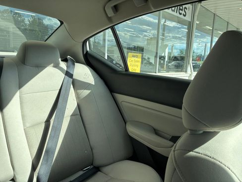 Used 2025 Nissan Altima 2.5 SV FWD image 32