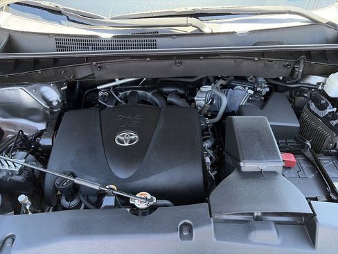 Used 2019 Toyota Highlander XLE AWD/4WD image 20