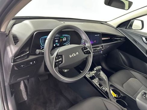 Used 2024 Kia Niro EX image 13
