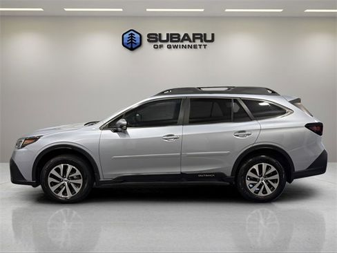 Used 2020 Subaru Outback Premium image 2