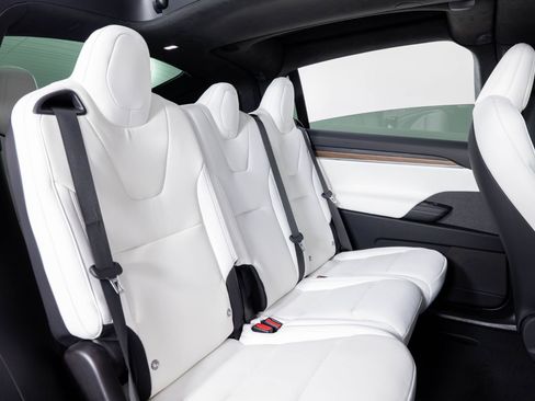 Used 2023 Tesla Model X image 24