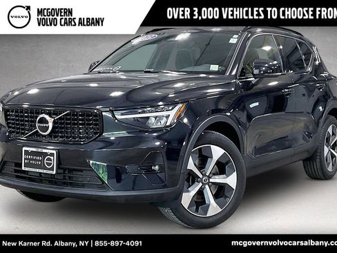 Certified 2023 Volvo XC40 B5 Plus w/ Climate Package AWD/4WD image 1