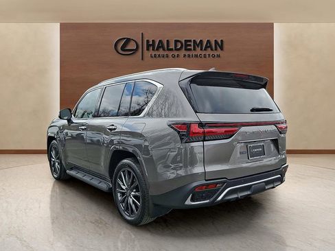 Used 2024 Lexus LX 600 F Sport image 4