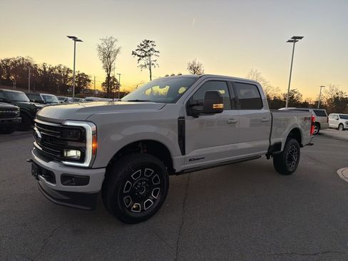New 2026 Ford F250 Platinum w/ FX4 Off-Road Package AWD/4WD image 8