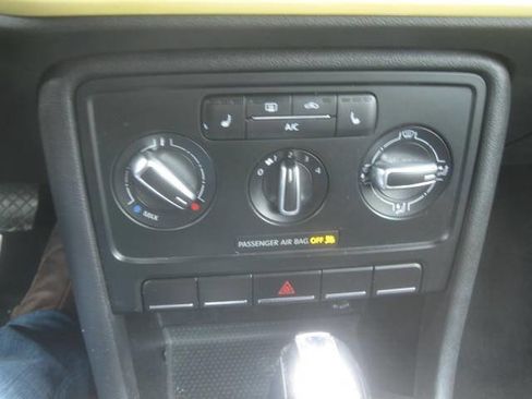 Used 2013 Volkswagen Beetle 2.5 image 18