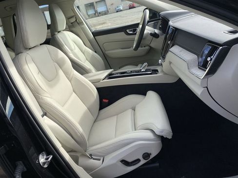 Used 2023 Volvo XC60 B6 Ultimate w/ Protection Package Premier image 25