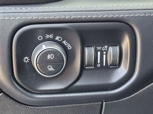 Used 2021 RAM 1500 Limited AWD/4WD image 9