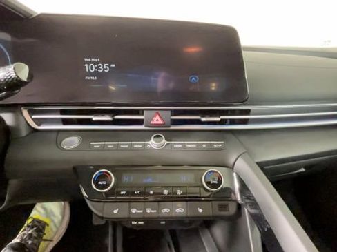 Used 2025 Hyundai Elantra SEL FWD image 35