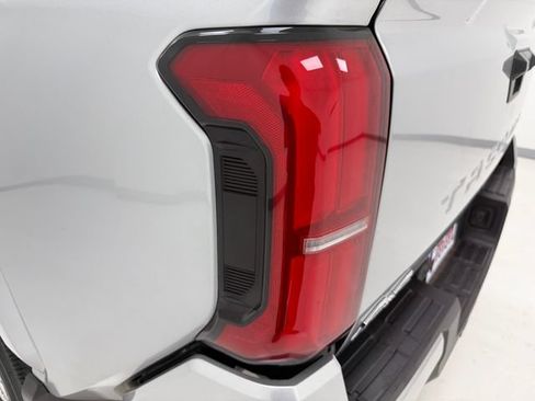 Used 2025 Toyota Tacoma SR5 AWD/4WD image 36