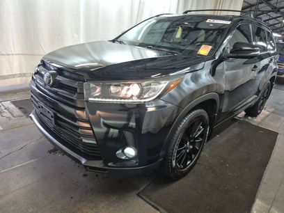 Used 2019 Toyota Highlander SE w/ Nightshade Edition