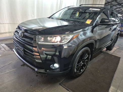 Used 2019 Toyota Highlander SE w/ Nightshade Edition AWD/4WD image 1