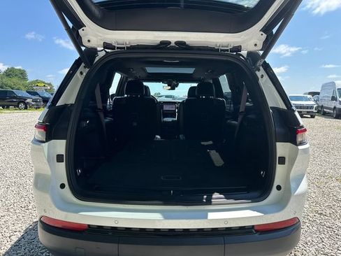 Used 2024 Jeep Grand Cherokee L Limited w/ Luxury Tech Group II AWD/4WD image 15