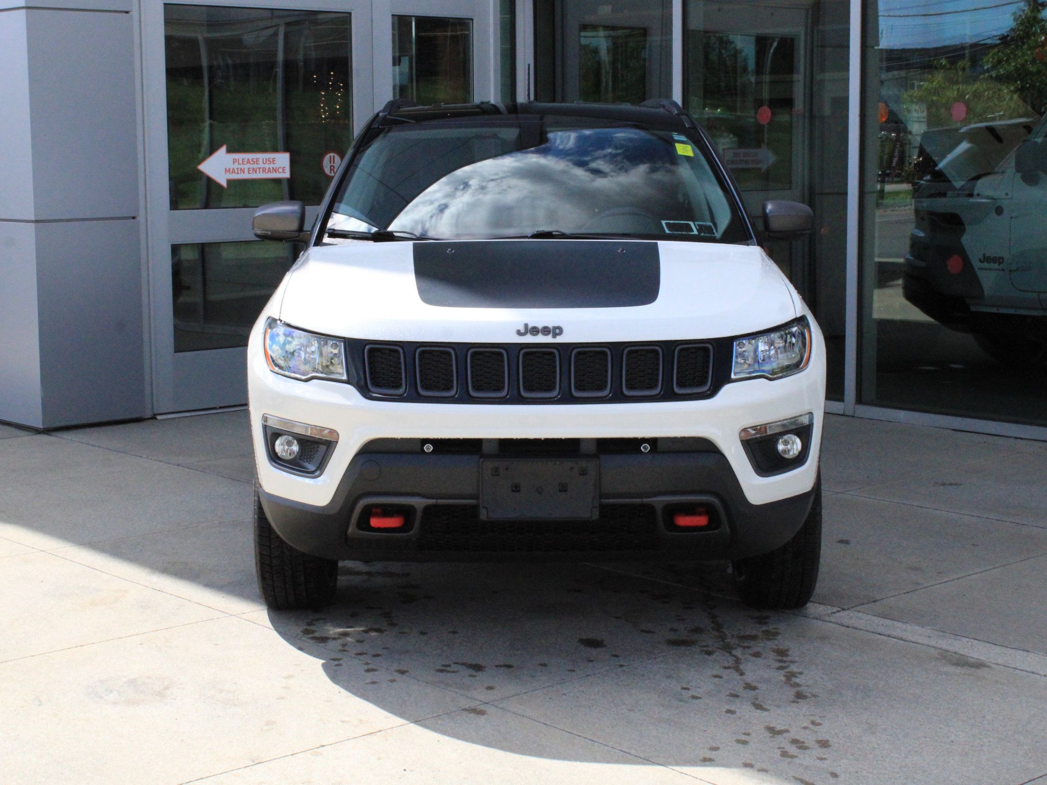 Used 2018 Jeep Compass Trailhawk w/ Cold Weather Group AWD/4WD image 2