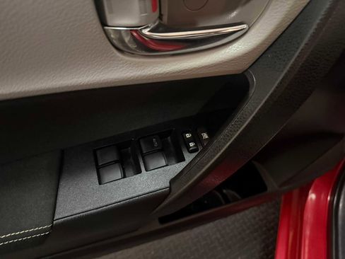 Used 2018 Toyota Corolla LE image 21