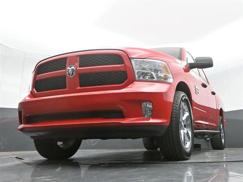 Used 2019 RAM 1500 Express w/ Express Value Package AWD/4WD image 29