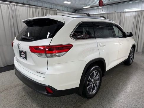 Used 2019 Toyota Highlander XLE AWD/4WD image 5