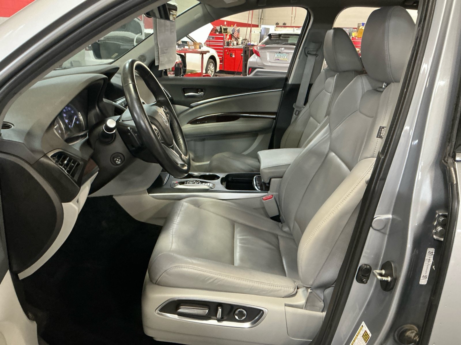 Used 2020 Acura MDX SH-AWD image 14