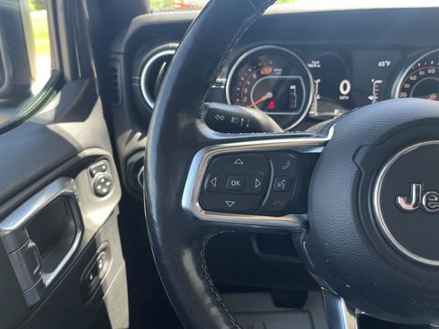 Used 2018 Jeep Wrangler Unlimited Sahara AWD/4WD image 18