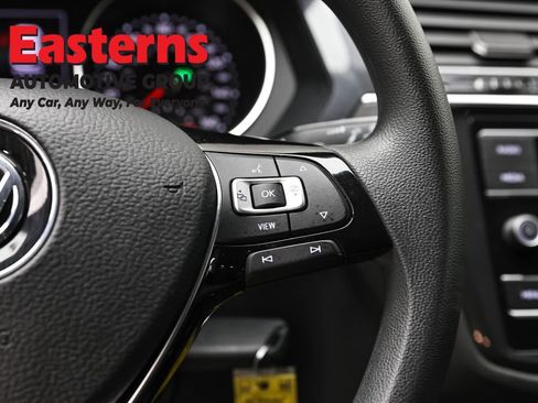 Used 2020 Volkswagen Tiguan S image 16