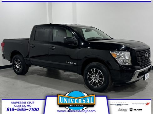 Used 2023 Nissan Titan SV image 1