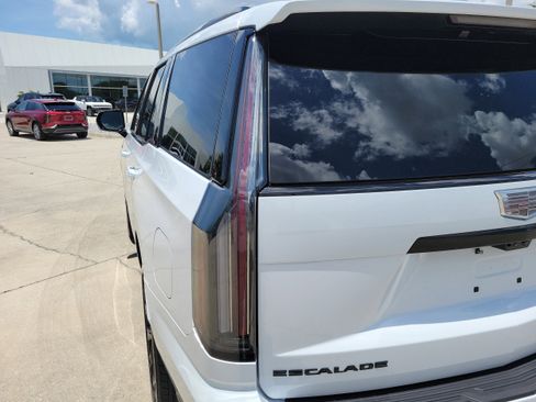 New 2026 Cadillac Escalade Platinum Sport AWD/4WD image 10