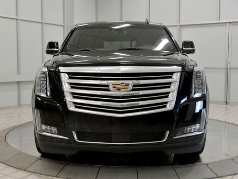 Used 2018 Cadillac Escalade Platinum image 3